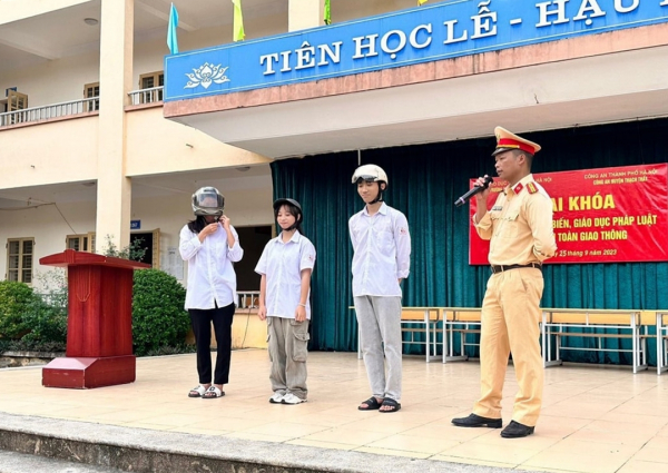Công an huyện Thạch Thất, Hà Nội: Đẩy mạnh tuyên truyền ATGT trong học đường -0