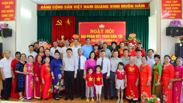 Chủ nhiệm Ủy ban Văn hóa, Giáo dục Nguyễn Đắc Vinh dự Ngày hội Đại đoàn kết toàn dân tộc tại Tuyên Quang -0