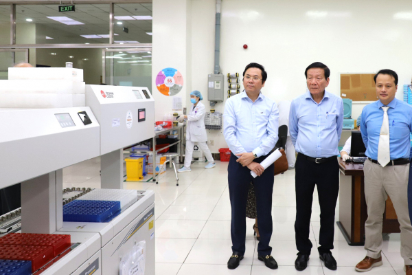 Bệnh viện Đại học Y dược Shing Mark khám chữa bệnh miễn phí cho người nghèo 3 tỉnh Đông Nam Bộ