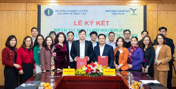 Cục Bảo vệ thực vật và CropLife Việt Nam ký kết triển khai chương trình “Khung quản lý thuốc bảo vệ thực vật bền vững” năm 2024 -0