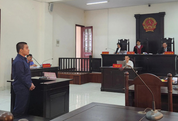 Vụ ông thợ hồ bị đánh thương tật 46% ở TP. Hồ Chí Minh: Hai bị cáo không nhận tội