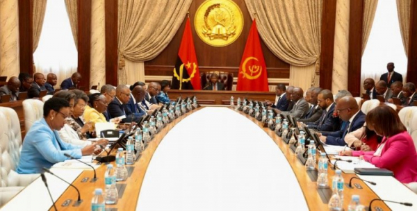Angola tăng 5% lương cho công chức nhà nước -0