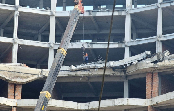 TP Phú Quốc: Khách sạn 12 tầng xây trái, chủ công trình bắt đầu tháo dỡ