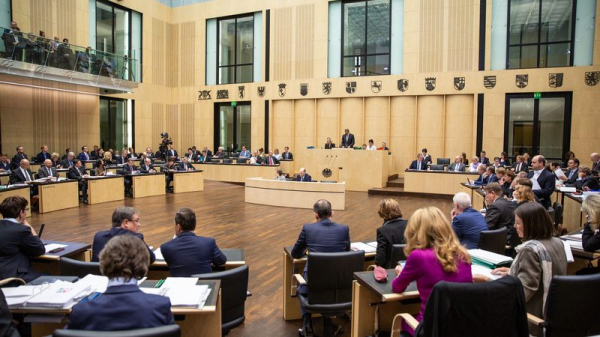 Luật Quốc tịch mới của Đức qua “ải” Thượng viện  -0
