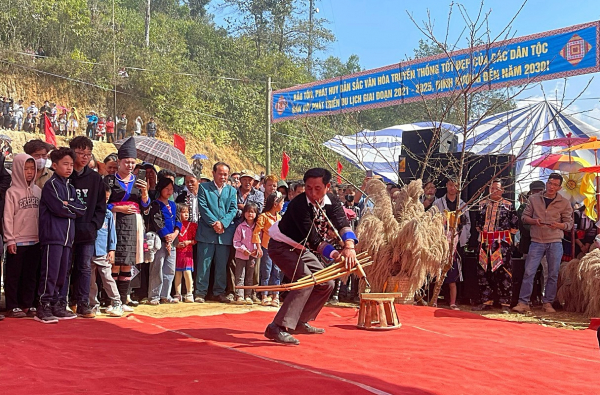 Đồng bào Mông huyện Phong Thổ tổ chức Lễ hội Gầu Tào  -0