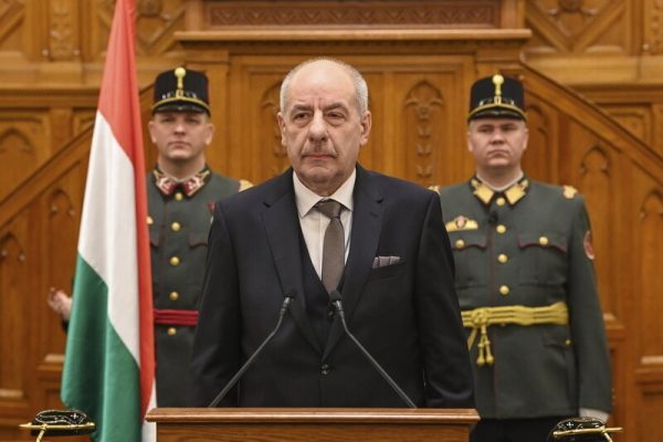 Quốc hội Hungary bầu Tổng thống mới sau bê bối ân xá -0