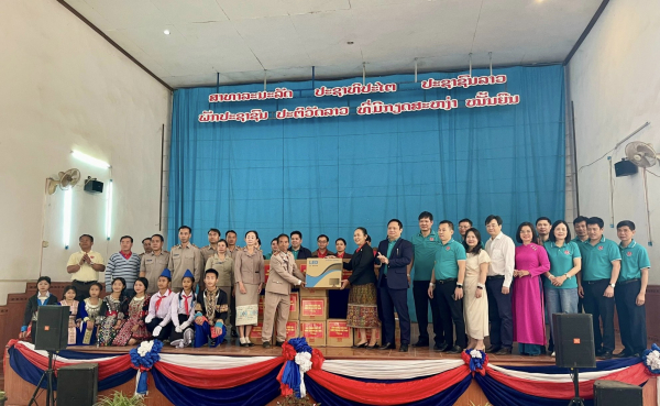 Đoàn Văn phòng Quốc hội Việt Nam và Ban Thư ký Quốc hội Lào thăm Trường Dân tộc nội trú tỉnh Oudomxay, Lào -0