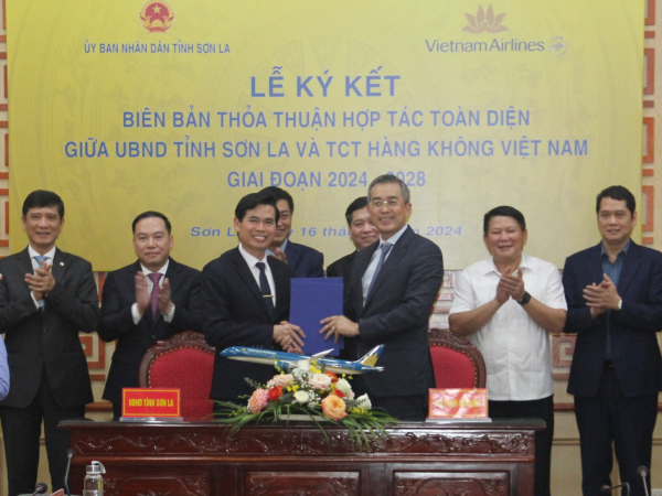 Vietnam Airlines và tỉnh Sơn La ký kết thỏa thuận hợp tác toàn diện  -0