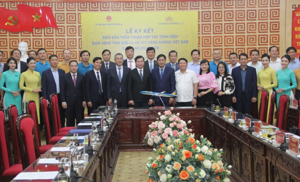 Vietnam Airlines và tỉnh Sơn La ký kết thỏa thuận hợp tác toàn diện  -0