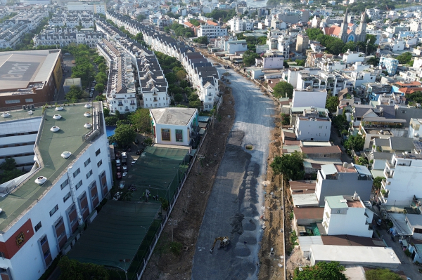 Vụ hàng chục hộ dân có nhà đất bị thu hồi mòn mỏi chờ giải quyết: Hiện trạng đường Dương Quảng Hàm thế nào?