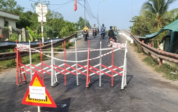 Cầu Nhiếm gặp sự cố, tạm ngưng hoạt động tuyến xe buýt số 10