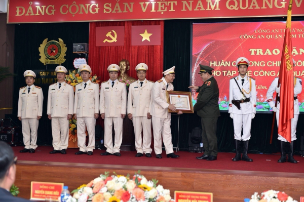 Công an quận Nam Từ Liêm đón nhận Huân chương Chiến công hạng Nhất -0