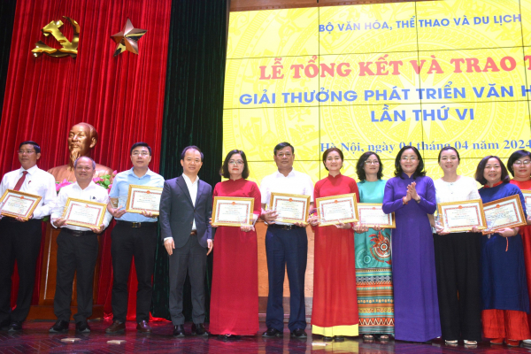30 tập thể và cá nhân được trao Giải thưởng Phát triển văn hóa đọc lần thứ VI -0