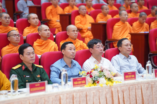 Quảng Ninh: Bồi dưỡng kiến thức giáo dục quốc phòng và an ninh cho hơn 200 chư Tăng, Phật tử TP. Uông Bí -0