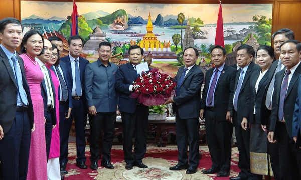 Hội đàm trao đổi kinh nghiệm giữa HĐND tỉnh Quảng Bình và tỉnh Khăm Muồn (Lào) -0
