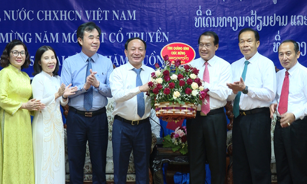 Hội đàm trao đổi kinh nghiệm giữa HĐND tỉnh Quảng Bình và tỉnh Khăm Muồn (Lào) -0