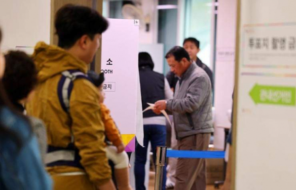 Cử tri Hàn Quốc đi bỏ phiếu sớm trong cuộc bầu cử lập pháp -0