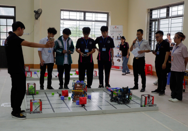 29 đội robot VEX IQ tham gia Ngày hội STEM huyện Văn Quan 2024 -3