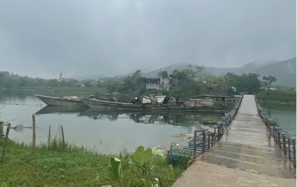 Quảng Bình: Bắt quả tang hai tàu khai thác cát trái phép trên sông Son  -0