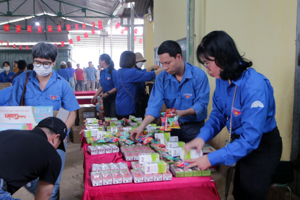 Bệnh viện Việt Nam – Cu Ba thăm khám sức khỏe cho học sinh Điện Biên Đông -0