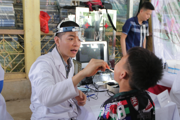Bệnh viện Việt Nam – Cu Ba thăm khám sức khỏe cho học sinh Điện Biên Đông -0