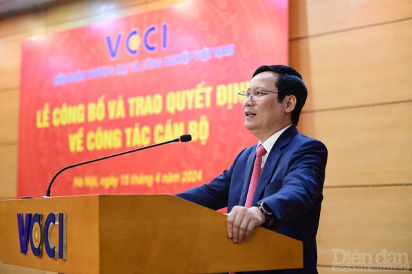 VCCI công bố và trao quyết định bổ nhiệm Tổng Biên tập Diễn đàn Doanh nghiệp -0