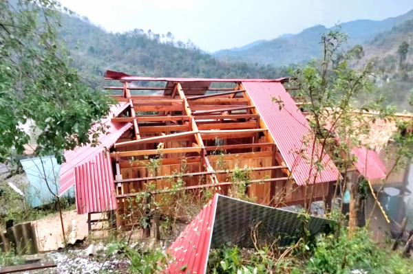 Nghệ An: Huyện biên giới Nghệ An thiệt hại nặng nề sau trận lốc xoáy kèm theo mưa đá -0