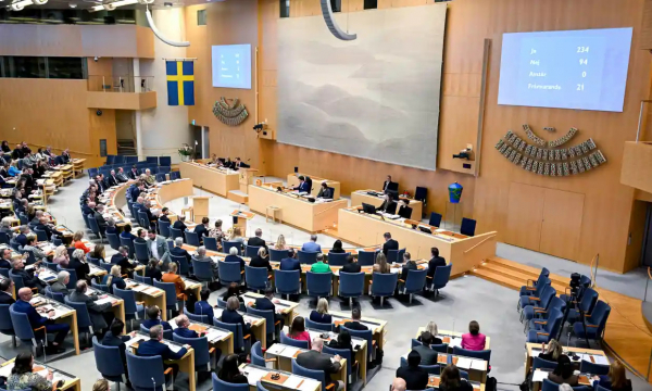 Thụy Điển thông qua luật hạ độ tuổi thay đổi giới tính hợp pháp  -0