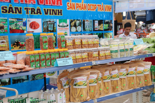 300 gian hàng tham gia Hội chợ Công thương khu vực Tây Bắc - Điện Biên năm 2024 -5
