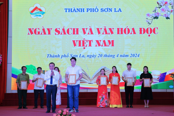 Ngày Sách và Văn hóa đọc Việt Nam tại “Thành phố học tập toàn cầu” Sơn La -1