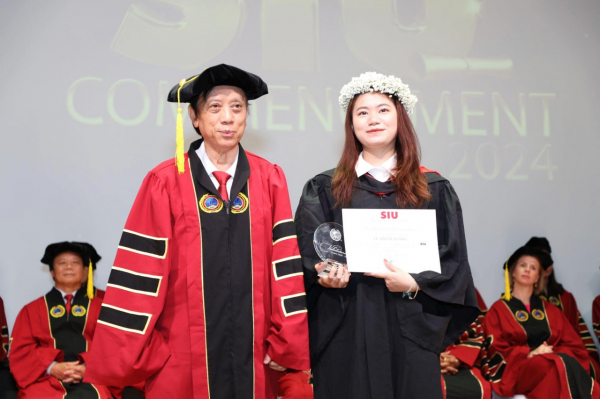 Đại học Quốc tế Sài Gòn trao bằng tốt nghiệp cho tân cử nhân, thạc sĩ -0