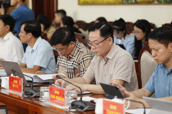 Đoàn ĐBQH tỉnh Thái Nguyên tiếp xúc cử tri chuyên đề với cán bộ y tế cơ sở -0