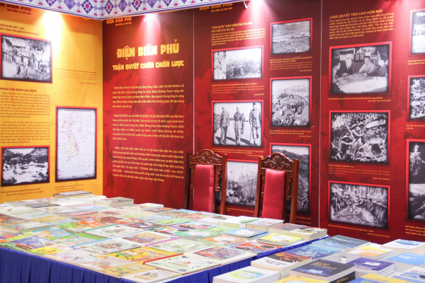 Gần 1.200 cán bộ thư viện tuyên truyền “Điện Biên - Vang mãi bản hùng ca” -5