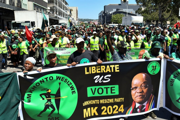 Đảng của cựu Tổng thống Jacob Zuma tuyên bố sẽ quốc hữu hóa ngân hàng, đất đai -0