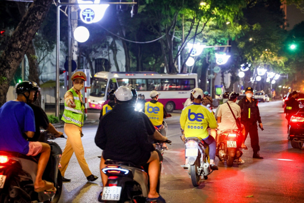 Hà Nội: Phòng Cảnh sát giao thông triển khai Phương án bảo đảm trật tự, an toàn giao thông trong dịp nghỉ lễ 30.4 và 1.5.2024. -0