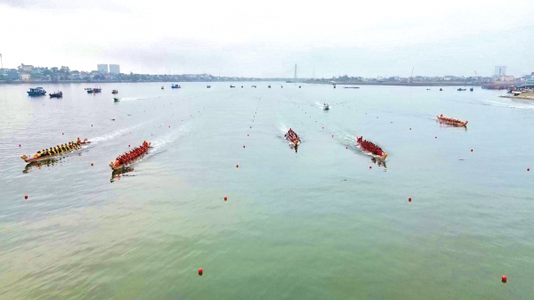 Khai mạc giải Đua thuyền truyền thống vô địch quốc gia năm 2024 tại Quảng Bình -0