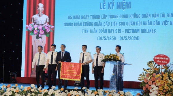 Đoàn bay 919 của Vietnam Airlines kỷ niệm 65 năm thành lập -0