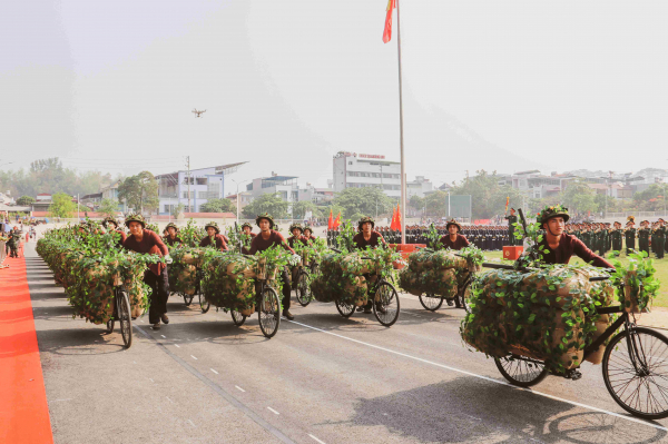 Hợp luyện diễu binh chào mừng Lễ Kỷ niệm 70 năm Chiến thắng Điện Biên Phủ -7