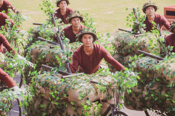 Hợp luyện diễu binh chào mừng Lễ Kỷ niệm 70 năm Chiến thắng Điện Biên Phủ -6