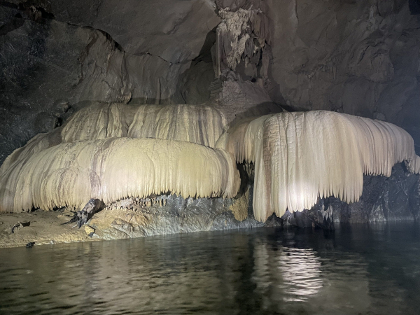 Quảng Bình: Phát hiện một hang động mới có hệ thống sông ngầm tuyệt đẹp -0