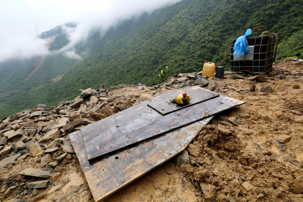 Kịp thời hỗ trợ các nạn nhân vụ sạt lở núi khiến 3 công nhân tử vong -0