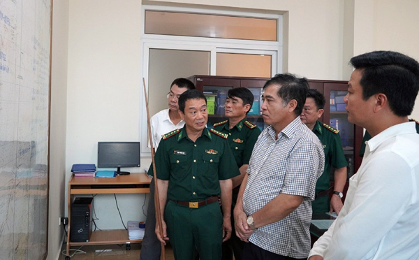 Quảng Bình: Mở rộng khu vực tìm kiếm 10 ngư dân đang mất tích  -0