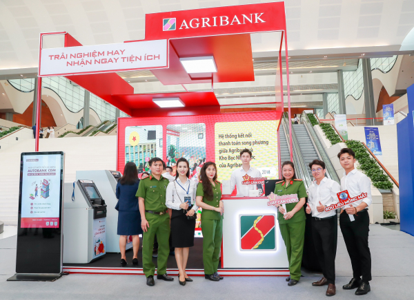 Agribank trình diễn 6 dịch vụ vượt trội tại sự kiện Chuyển đổi số ngành Ngân hàng năm 2024 -0
