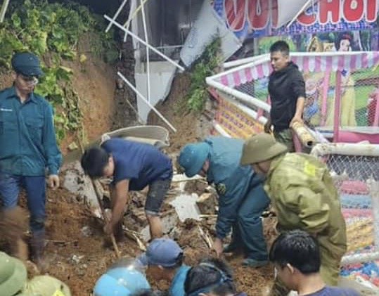 Hà Nội: Sạt lở đất làm sập tường nhà tại Ba Vì khiến 3 cháu bé tử vong -0