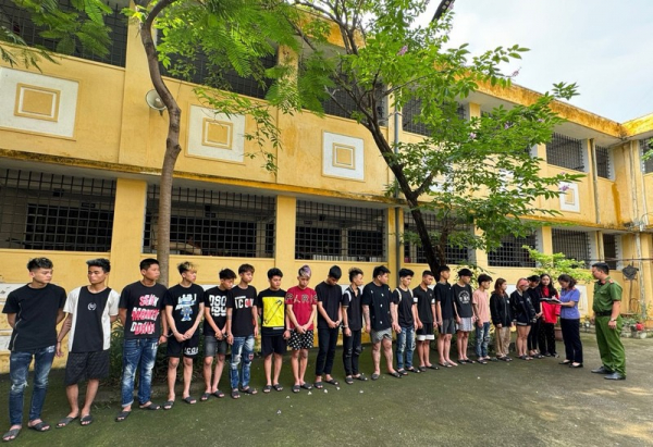 Truy xét, bắt giữ 26 thanh, thiếu niên vác hung khí gây náo loạn 
đường phố Hà Nội
 -0