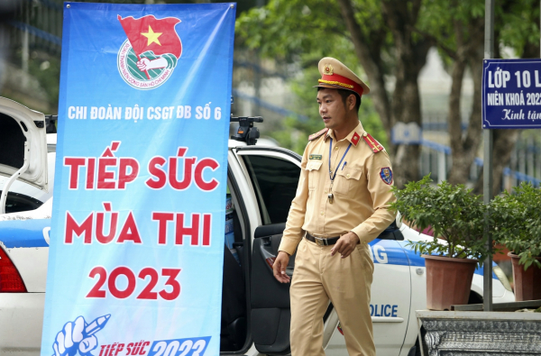 Cảnh sát giao thông Hà Nội sẵn sàng hỗ trợ thí sinh trong mọi tình huống -0