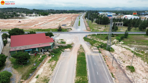 Hiện trạng tuyến đường trăm tỷ sắp được đấu nối sau nhiều năm vướng mắc tại Quảng Bình -0