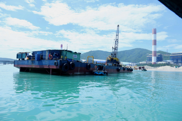 Cần giám sát chặt chẽ đội tàu chờ cấp phép để thực hiện nạo vét đáy biển ở Hà Tĩnh -0