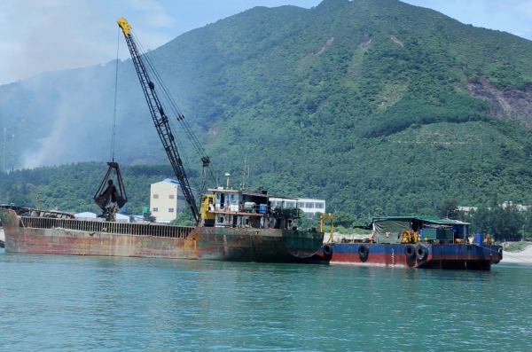 Cần giám sát chặt chẽ đội tàu chờ cấp phép để thực hiện nạo vét đáy biển ở Hà Tĩnh -1