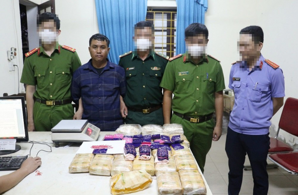 Nghệ An: Phá đường dây ma túy xuyên quốc gia, thu giữ 20kg ma túy -0
